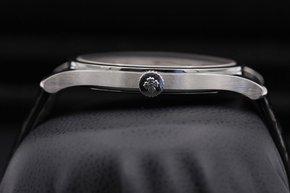 Patek Philippe Calatrava 5196P-001 Image 3